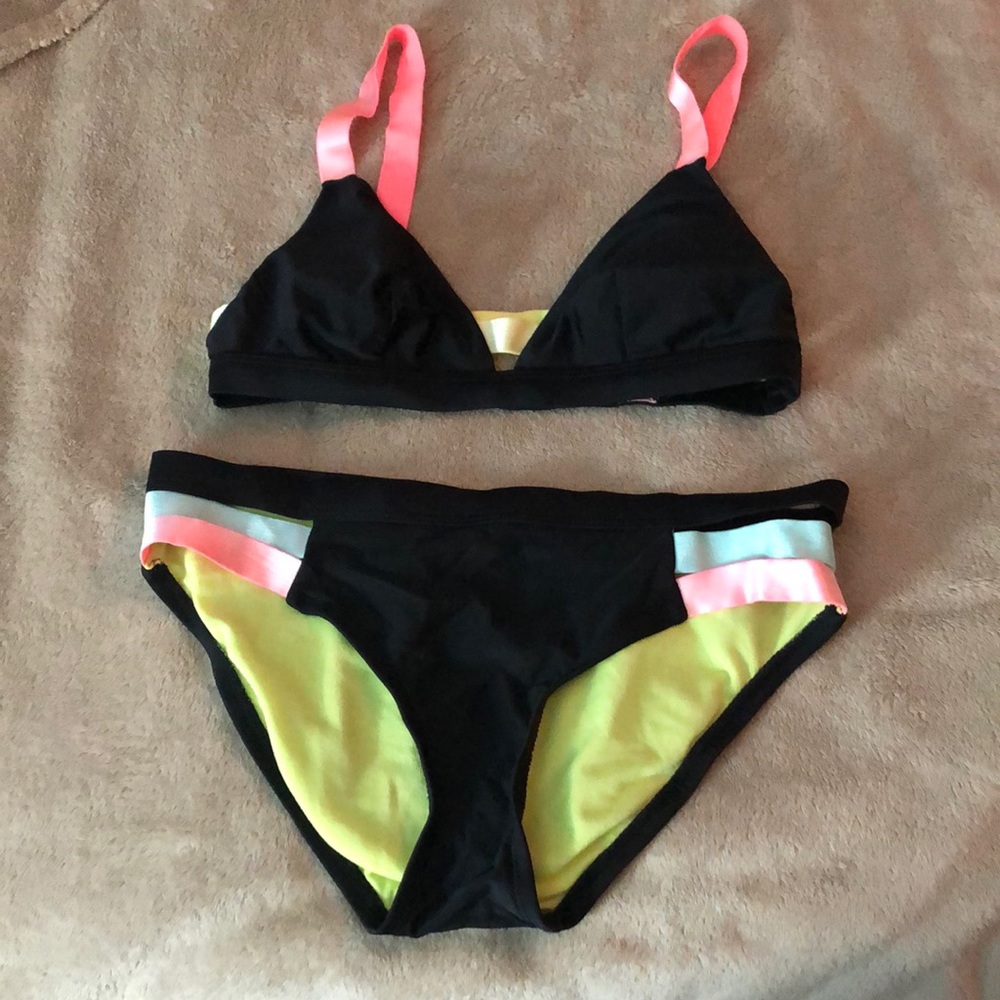 Black&neon  Xhilaration bikini almost brand new